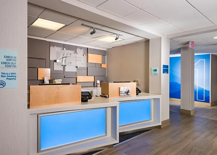 Express North - Glendale By Ihg 3*