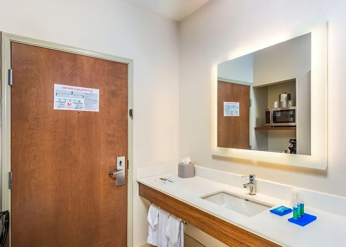 Express North - Glendale By Ihg Hotel 3*
